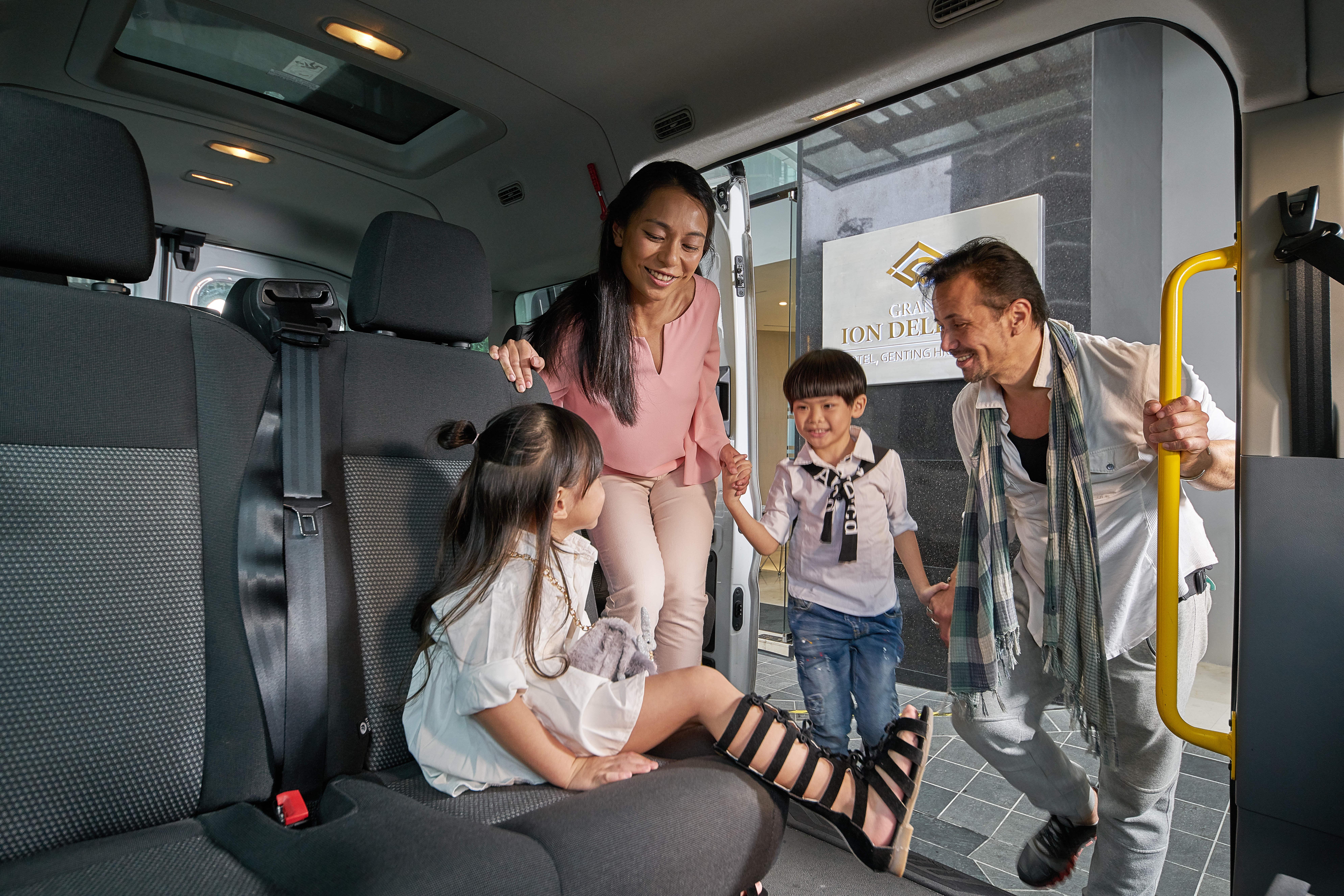 Grand Ion Delemen Hotel Genting Highlands Exterior foto Family boarding the Lion's City